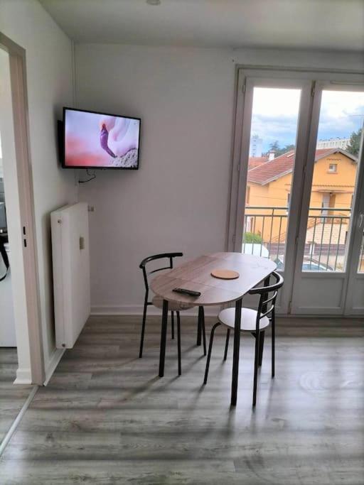 Appartement Avec Balcon Et Parking Prive Роан Экстерьер фото